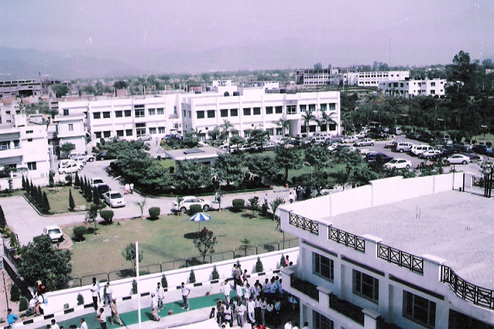 https://cache.careers360.mobi/media/colleges/social-media/media-gallery/5900/2020/12/10/Campus View of Bhojia Dental College and Hospital Solan_Campus-View.jpg